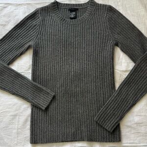 EUC Theory Women Gray  Cable Knit Sweater Cashmere Size P Quiet Luxury Minimal